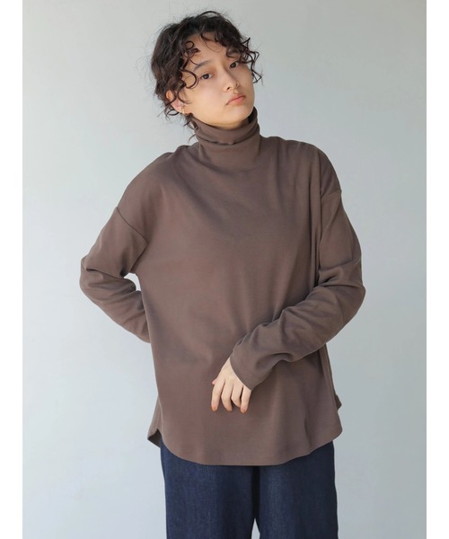 AMERICAN HOLIC（アメリカンホリック）の「タートルカットプルオーバー　＊（Tシャツ/カットソー・レディース・ブラック/ブラウン/アイボリー/グレイッシュベージュ・M/L）」の3枚目の写真