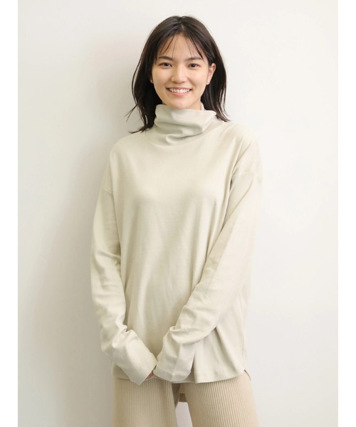 AMERICAN HOLIC（アメリカンホリック）の「タートルカットプルオーバー　＊（Tシャツ/カットソー・レディース・ブラック/ブラウン/アイボリー/グレイッシュベージュ・M/L）」の4枚目の写真