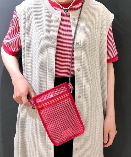 Ray BEAMS（レイビームス）の「CONTROL FREAK × Ray BEAMS / 別注 チュール サコッシュ（ショルダーバッグ・レディース・ライトブルー/イエロー/レッド/ブラック・ONE SIZE）」の4枚目の写真