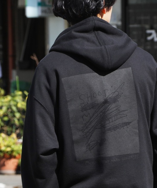 Mark Gonzales（マーク・ゴンザレス）の「Mark Gonzalez / マークゴンザレス 別注 コラボ オーバーサイズ バギー パーカー（パーカー・メンズ・ホワイト系その他/ブラック系その他/ベージュ系その他/ブルー系その他/ホワイト系その他2/ホワイト系その他3/ホワイト系その他4/ホワイト系その他5/ホワイト系その他6/ブラック系その他2/ブラック系その他3/ベージュ系その他2/ベージュ系その他3/ブルー系その他2/ブルー系その他3/ブルー系その他4/ブラック系その他7/ブラック系その他6/ベージュ系その他4/ベージュ系その他5/ブラック系その他5/ブラック系その他4/その他1/その他2/その他3/その他4/その他6/その他7/その他5/その他8/ベージュ系その他6・MEDIUM/LARGE）」の8枚目の写真