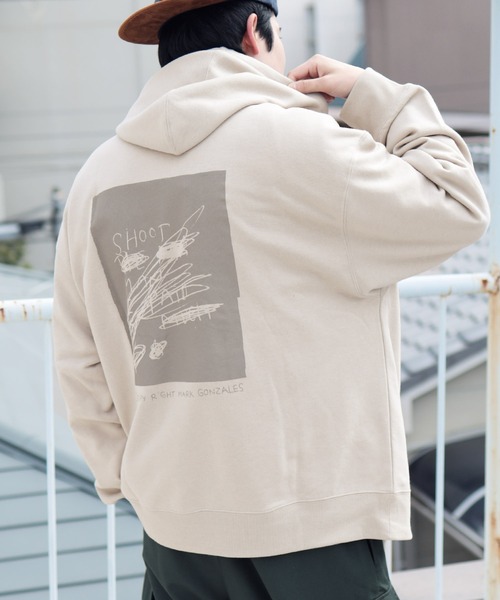 Mark Gonzales（マーク・ゴンザレス）の「Mark Gonzalez / マークゴンザレス 別注 コラボ オーバーサイズ バギー パーカー（パーカー・メンズ・ホワイト系その他/ブラック系その他/ベージュ系その他/ブルー系その他/ホワイト系その他2/ホワイト系その他3/ホワイト系その他4/ホワイト系その他5/ホワイト系その他6/ブラック系その他2/ブラック系その他3/ベージュ系その他2/ベージュ系その他3/ブルー系その他2/ブルー系その他3/ブルー系その他4/ブラック系その他7/ブラック系その他6/ベージュ系その他4/ベージュ系その他5/ブラック系その他5/ブラック系その他4/その他1/その他2/その他3/その他4/その他6/その他7/その他5/その他8/ベージュ系その他6・MEDIUM/LARGE）」の15枚目の写真