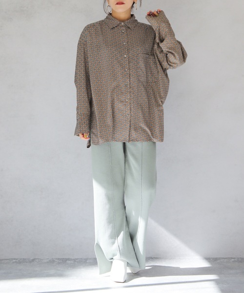 ap retro(アプレトロ)の「ヴィンテージタイルプリントビッグシャツ【ZOZOTOWN限定商品】(シャツ/ブラウス・レディース・チャコールグレー/マスタード・FREE)」の11枚目の写真