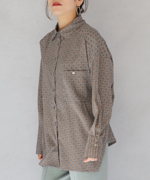 ap retro(アプレトロ)の「ヴィンテージタイルプリントビッグシャツ【ZOZOTOWN限定商品】(シャツ/ブラウス・レディース・チャコールグレー/マスタード・FREE)」の5枚目の写真