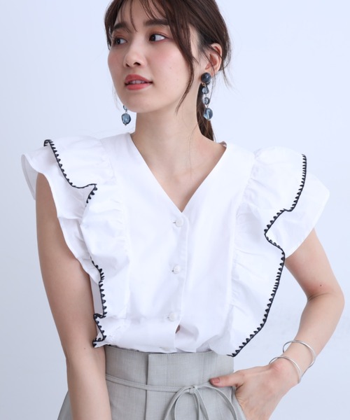 JUSGLITTY（ジャスグリッティー）の「刺繍ラッフル半袖ブラウス
