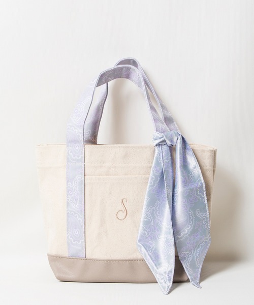 MILLION CARATS（ミリオンカラッツ）の「【GIFT】-Global Arrow- ペイズリーイニシャルトート（トートバッグ・レディース・ベージュ/グレー/ピンク/ラベンダー/ブルー/ミント・FREE）」の5枚目の写真