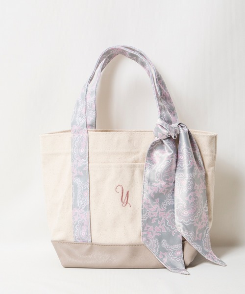MILLION CARATS（ミリオンカラッツ）の「【GIFT】-Global Arrow- ペイズリーイニシャルトート（トートバッグ・レディース・ベージュ/グレー/ピンク/ラベンダー/ブルー/ミント・FREE）」の2枚目の写真