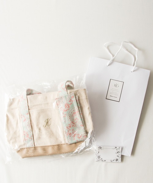 MILLION CARATS（ミリオンカラッツ）の「【GIFT】-Global Arrow- ペイズリーイニシャルトート（トートバッグ・レディース・ベージュ/グレー/ピンク/ラベンダー/ブルー/ミント・FREE）」の14枚目の写真