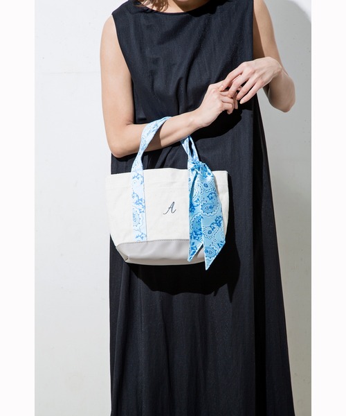 MILLION CARATS（ミリオンカラッツ）の「【GIFT】-Global Arrow- ペイズリーイニシャルトート（トートバッグ・レディース・ベージュ/グレー/ピンク/ラベンダー/ブルー/ミント・FREE）」の15枚目の写真