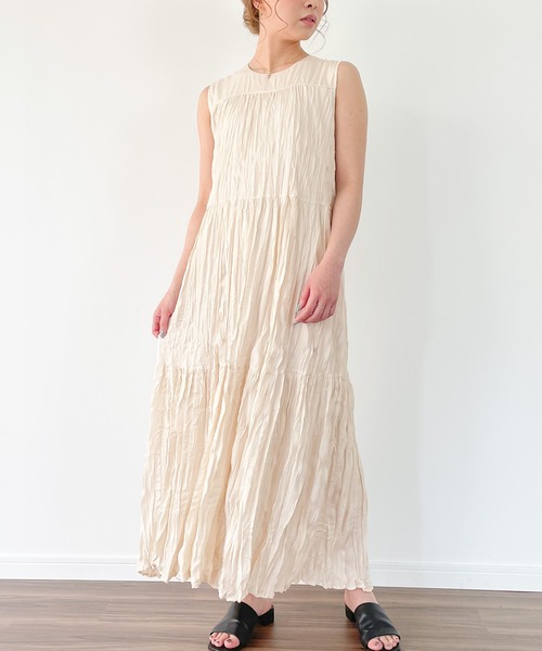 JUNOAH（ジュノア）の「プリーツティアードノースリーブマキシ丈ワンピース（ワンピース・レディース・ブラック/ネイビー/オフホワイト・MEDIUM/LARGE）」の12枚目の写真