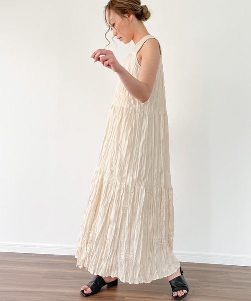 JUNOAH（ジュノア）の「プリーツティアードノースリーブマキシ丈ワンピース（ワンピース・レディース・ブラック/ネイビー/オフホワイト・MEDIUM/LARGE）」の14枚目の写真