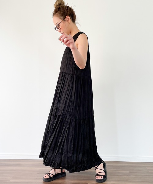 JUNOAH（ジュノア）の「プリーツティアードノースリーブマキシ丈ワンピース（ワンピース・レディース・ブラック/ネイビー/オフホワイト・MEDIUM/LARGE）」の18枚目の写真