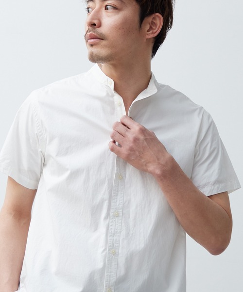 OMNES Another Edition(オムネス アナザーエディション)の「メンズ 製品洗いタイプライタースタンド衿セミロング丈半袖シャツ(シャツ/ブラウス・メンズ・ホワイト/ブラック/ベージュ・MEDIUM/LARGE)」の1枚目の写真