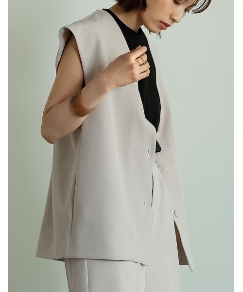 Re:EDIT（リエディ）の「リサイクルカットツイルノースリーブジャケット（ノーカラージャケット・レディース・ベージュ/アイボリー/ブラック・MEDIUM/LARGE）」の7枚目の写真