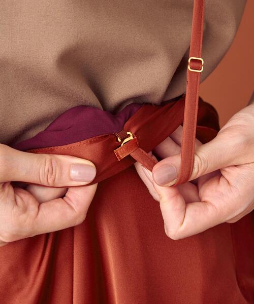 closet story（クローゼットストーリー）の「＜closet story（クローゼットストーリー）＞サテン ストラップ マキシスカート -ウォッシャブル-（スカート・レディース・ナチュラル/オレンジ系その他・FREE）」の6枚目の写真