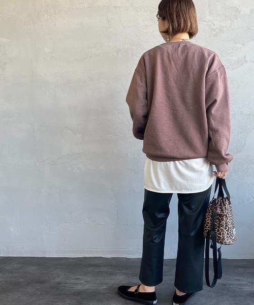 JEANS FACTORY （ジーンズファクトリー）の「[SCREEN STARS/スクリーンスターズ] 別注 後染め カレッジロゴプリントスウェットプルオーバー（スウェット・レディース・ライトグレー/ベージュ/ブラウン/グリーン/スミクロ・F）」の12枚目の写真