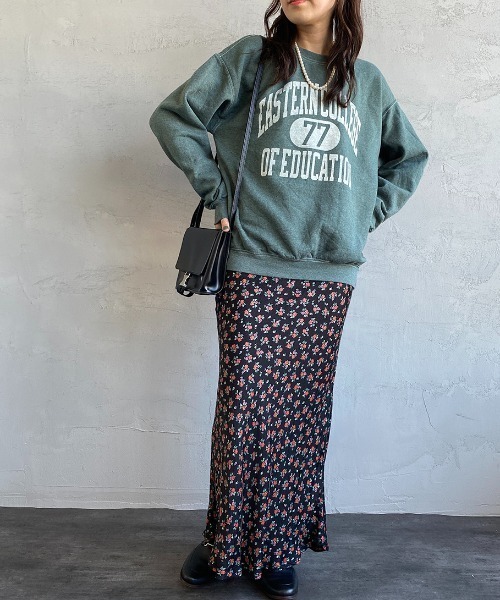 JEANS FACTORY （ジーンズファクトリー）の「[SCREEN STARS/スクリーンスターズ] 別注 後染め カレッジロゴプリントスウェットプルオーバー（スウェット・レディース・ライトグレー/ベージュ/ブラウン/グリーン/スミクロ・F）」の19枚目の写真