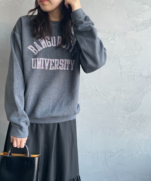 JEANS FACTORY （ジーンズファクトリー）の「[SCREEN STARS/スクリーンスターズ] 別注 後染め カレッジロゴプリントスウェットプルオーバー（スウェット・レディース・ライトグレー/ベージュ/ブラウン/グリーン/スミクロ・F）」の10枚目の写真
