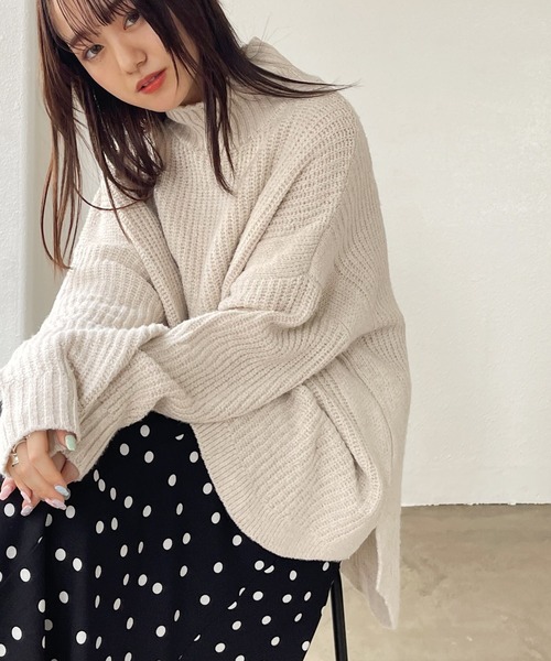 Shelly island（シェリーアイランド）の「ラウンドヘムタートルニットプルオーバー（ニット/セーター・レディース・ブラック/ベージュ/グリーン/モカ・FREE）」の3枚目の写真