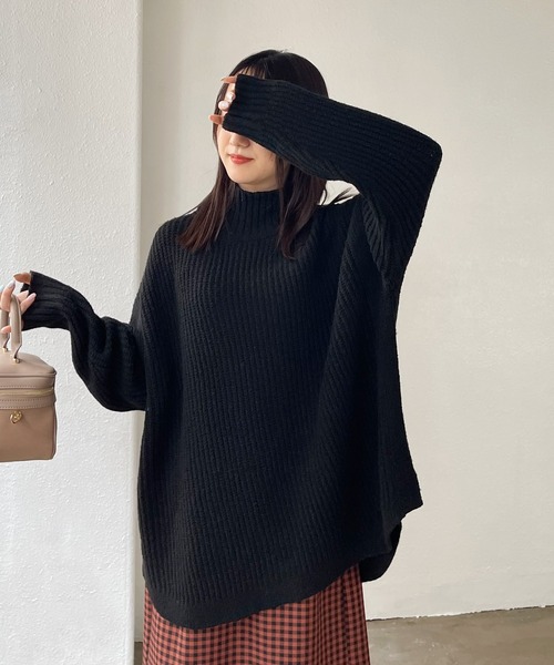 Shelly island（シェリーアイランド）の「ラウンドヘムタートルニットプルオーバー（ニット/セーター・レディース・ブラック/ベージュ/グリーン/モカ・FREE）」の2枚目の写真