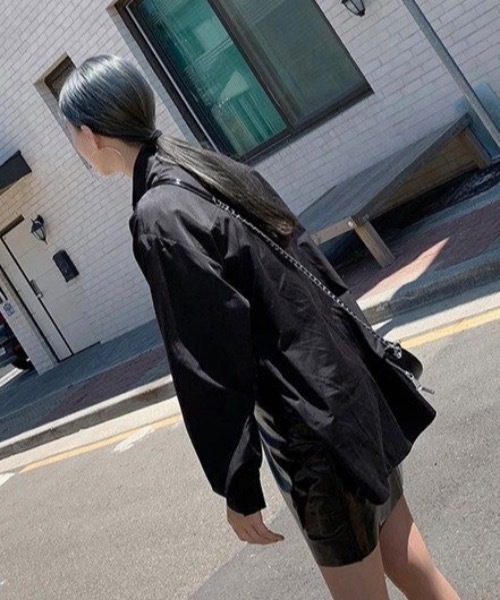 KOR（ケーオーアール）の「デザイン　ベルト付きシャツ（シャツ/ブラウス・レディース・ブラック/ブルー・S/M/L/XL）」の4枚目の写真