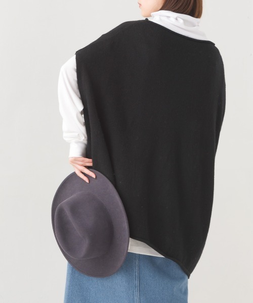 OMNES(オムネス)の「ウールナイロン ワイドドロップニットベスト(ベスト・レディース・アイボリー/ラベンダー/ブラック/グレー・FREE)」の12枚目の写真
