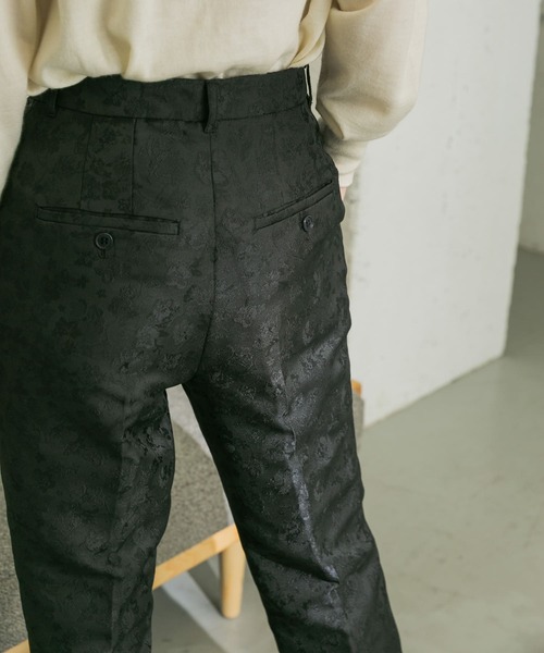 URBAN RESEARCH（アーバンリサーチ）の「フラワージャカードテーパードパンツ（その他パンツ・レディース・ブラック/ベージュ・38/36）」の4枚目の写真