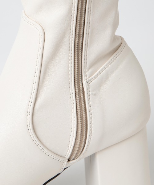 WEGO(ウィゴー)の「WEGO/ストーム付キヒールロングブーツ(ブーツ・レディース・オフホワイト/ブラック・MEDIUM/LARGE)」の5枚目の写真