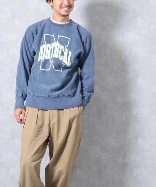 BARNS OUTFITTERS(バーンズアウトフィッターズ)の「【WEB限定】【BARNS OUTFITTERS】90’s CREW SWEAT PRINT(スウェット・メンズ・ベージュ/レッド/インディゴブルー・MEDIUM/LARGE)」の4枚目の写真