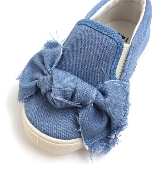 BREEZE(ブリーズ)の「/デニムリボンシューズ(スリッポン・キッズ・サックスブルー/ネイビー・17/15 /19/18/14/16)」の7枚目の写真