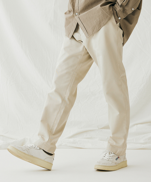 JOURNAL STANDARD（ジャーナルスタンダード）の「TC チノ テーパード パンツ（チノパンツ・メンズ・ブラック/ベージュ/グリーン/マスタード/ベージュ系その他・SMALL/MEDIUM/LARGE）」の4枚目の写真