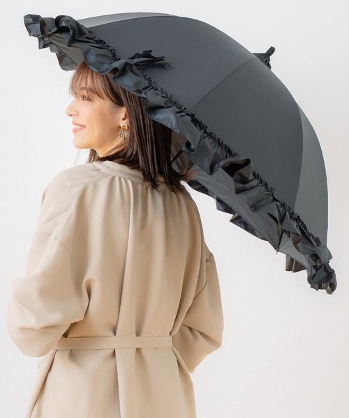 macocca(マコッカ)の「完全遮光 UVカット100% 日傘 晴雨兼用 ショート傘 リボン付ビッグフリル(長傘・レディース・ブラック系その他/オフホワイト/グレイッシュベージュ/ブラック/ベージュ系その他/アイボリー・FREE)」の1枚目の写真