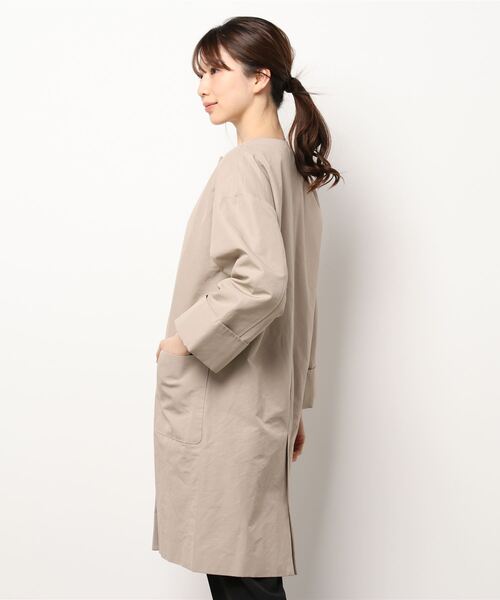 Te chichi CLASSIC(テチチクラシック)の「フィンクスコットンノーカラーコート(ノーカラーコート・レディース・ベージュ/ネイビー/モカ・フリ-)」の4枚目の写真