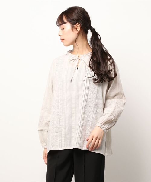 Samansa Mos2(サマンサ モスモス)の「レースブラウス(シャツ/ブラウス・レディース・ブラック/ベージュ/オフホワイト/ブルー・フリ-)」の9枚目の写真