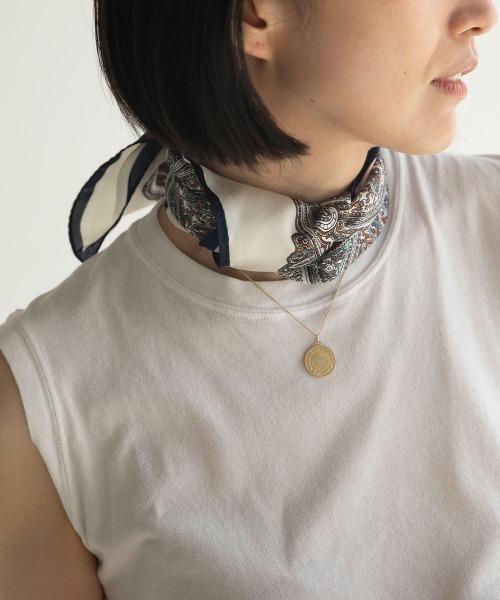 marjour(マージュール)の「PAISLEY SCARF(バンダナ/スカーフ・レディース・オフホワイト/グリーン・FREE)」の2枚目の写真