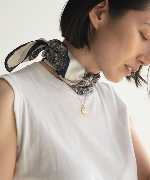 marjour(マージュール)の「PAISLEY SCARF(バンダナ/スカーフ・レディース・オフホワイト/グリーン・FREE)」の11枚目の写真