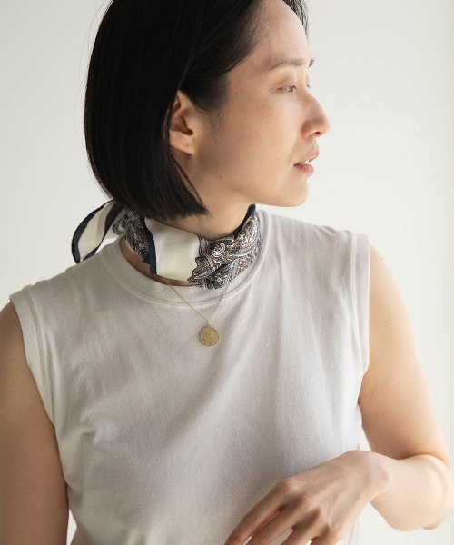 marjour(マージュール)の「PAISLEY SCARF(バンダナ/スカーフ・レディース・オフホワイト/グリーン・FREE)」の4枚目の写真
