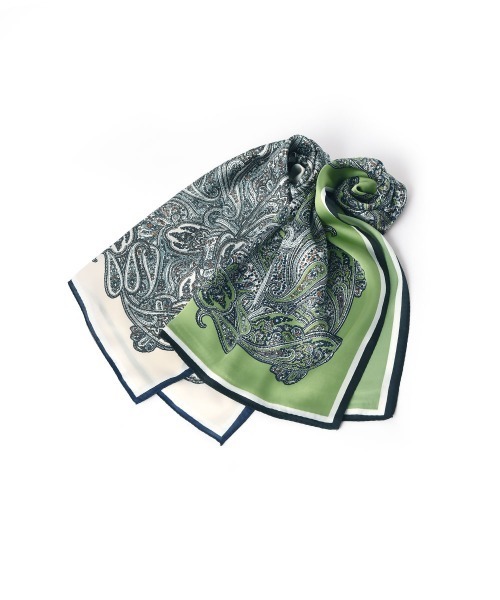 marjour(マージュール)の「PAISLEY SCARF(バンダナ/スカーフ・レディース・オフホワイト/グリーン・FREE)」の3枚目の写真