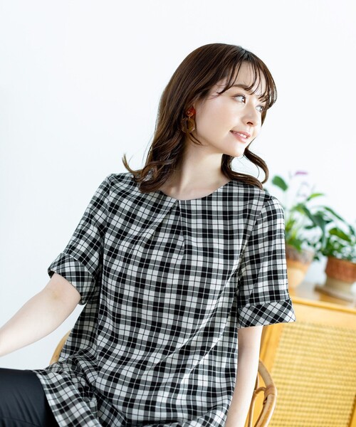 Tiaclasse(ティアクラッセ)の「【洗える】体型カバーも叶う幅広カフスチュニックブラウス(チュニック・レディース・ブラック/サックスブルー/イエロー/ブルー・M/L)」の2枚目の写真