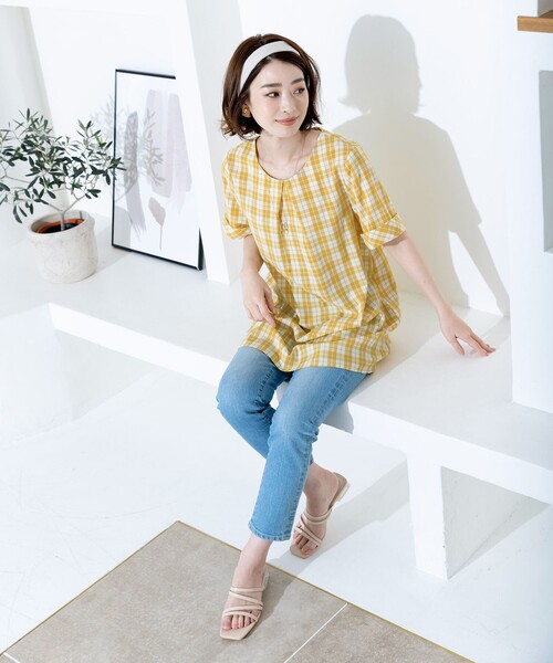 Tiaclasse(ティアクラッセ)の「【洗える】体型カバーも叶う幅広カフスチュニックブラウス(チュニック・レディース・ブラック/サックスブルー/イエロー/ブルー・M/L)」の16枚目の写真