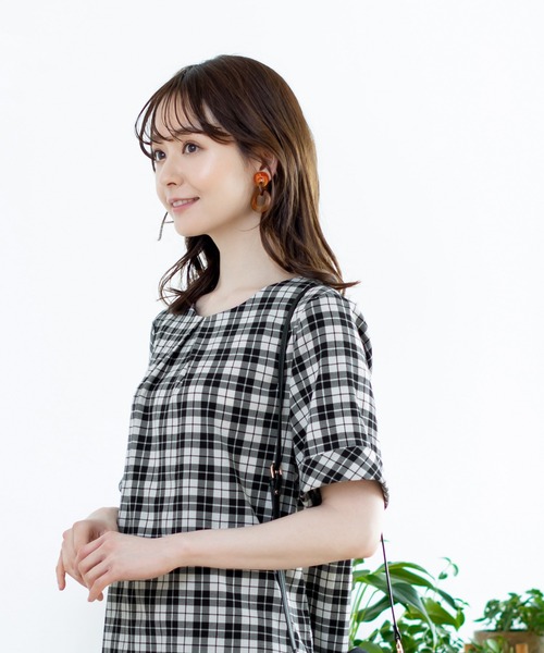 Tiaclasse(ティアクラッセ)の「【洗える】体型カバーも叶う幅広カフスチュニックブラウス(チュニック・レディース・ブラック/サックスブルー/イエロー/ブルー・M/L)」の6枚目の写真