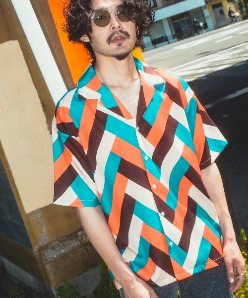 improves(インプローブス)の「【improves】梨地 総柄 オープンカラー 半袖シャツ(シャツ/ブラウス・メンズ・キャメル/ターコイズブルー/チャコール/ホワイト/オレンジ・X-LARGE/MEDIUM/LARGE)」の5枚目の写真