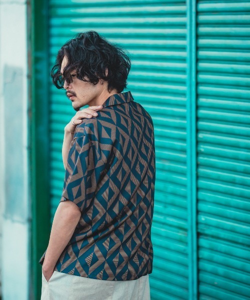 improves(インプローブス)の「【improves】梨地 総柄 オープンカラー 半袖シャツ(シャツ/ブラウス・メンズ・キャメル/ターコイズブルー/チャコール/ホワイト/オレンジ・X-LARGE/MEDIUM/LARGE)」の14枚目の写真