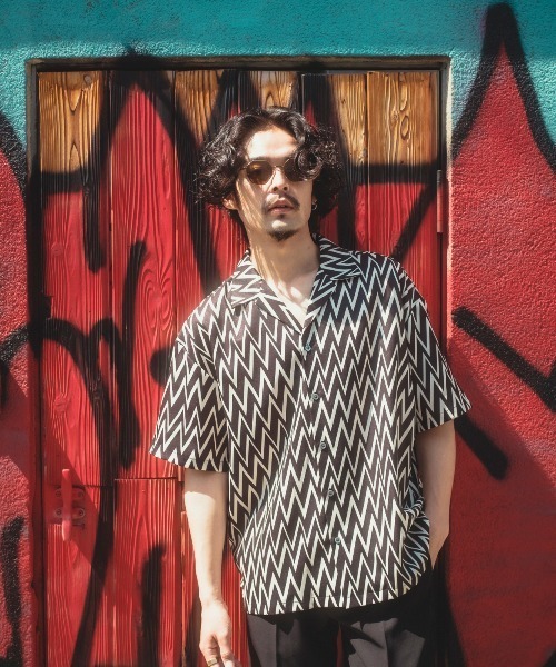 improves(インプローブス)の「【improves】梨地 総柄 オープンカラー 半袖シャツ(シャツ/ブラウス・メンズ・キャメル/ターコイズブルー/チャコール/ホワイト/オレンジ・X-LARGE/MEDIUM/LARGE)」の6枚目の写真