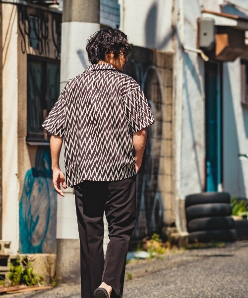 improves(インプローブス)の「【improves】梨地 総柄 オープンカラー 半袖シャツ(シャツ/ブラウス・メンズ・キャメル/ターコイズブルー/チャコール/ホワイト/オレンジ・X-LARGE/MEDIUM/LARGE)」の10枚目の写真