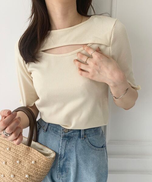 MAJESTIC LEGON(マジェスティックレゴン)の「2wayオープントップス(Tシャツ/カットソー・レディース・アイボリー/ブラック/ベージュ・MEDIUM)」の4枚目の写真