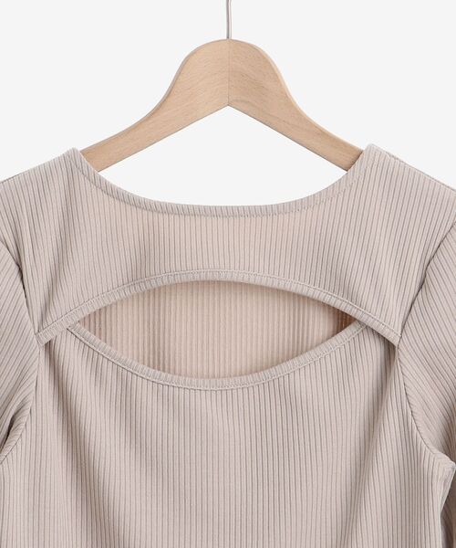 MAJESTIC LEGON(マジェスティックレゴン)の「2wayオープントップス(Tシャツ/カットソー・レディース・アイボリー/ブラック/ベージュ・MEDIUM)」の9枚目の写真