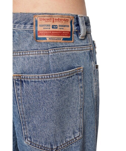 DIESEL（ディーゼル）の「DIESEL SS22 メンズ デニム パンツ エンボス 2010（デニムパンツ・メンズ・インディゴブルー・34inch/28inch/32inch/26inch/30inch/36inch）」の11枚目の写真