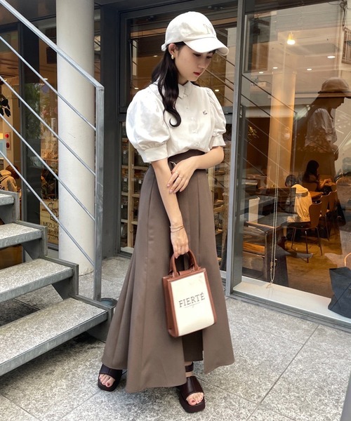 one after another NICE CLAUP（ワンアフターアナザーナイスクラップ）の「ロゴ刺繍袖ボリュームブラウス（シャツ/ブラウス・レディース・オフホワイト/ブラック/ベージュ・FREE）」の7枚目の写真