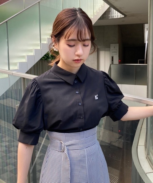 one after another NICE CLAUP（ワンアフターアナザーナイスクラップ）の「ロゴ刺繍袖ボリュームブラウス（シャツ/ブラウス・レディース・オフホワイト/ブラック/ベージュ・FREE）」の13枚目の写真