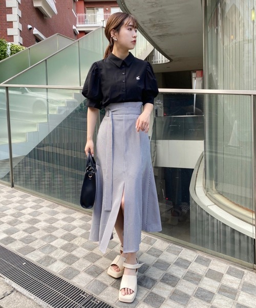 one after another NICE CLAUP（ワンアフターアナザーナイスクラップ）の「ロゴ刺繍袖ボリュームブラウス（シャツ/ブラウス・レディース・オフホワイト/ブラック/ベージュ・FREE）」の5枚目の写真